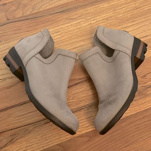 Sorel Gray Ankle Boots with Elastic Panels size 7 - Picture 4 of 10